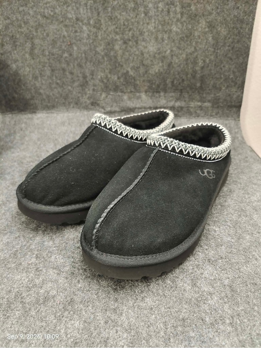 NWOB Ugg Tasman II Women Size 9 Black